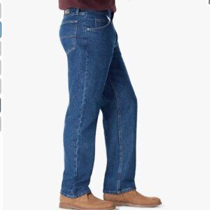 NWT Men's 38x30 Wrangler Classic 5-Pocket Relaxed Fit Jeans